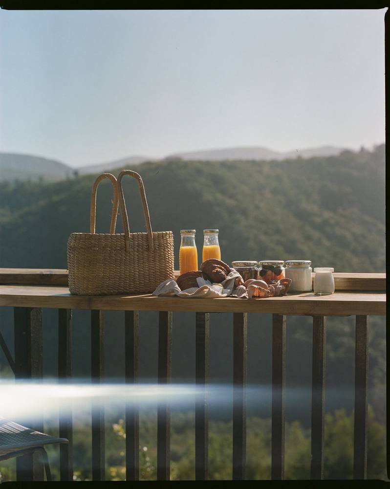 Breakfast basket on the deck rail