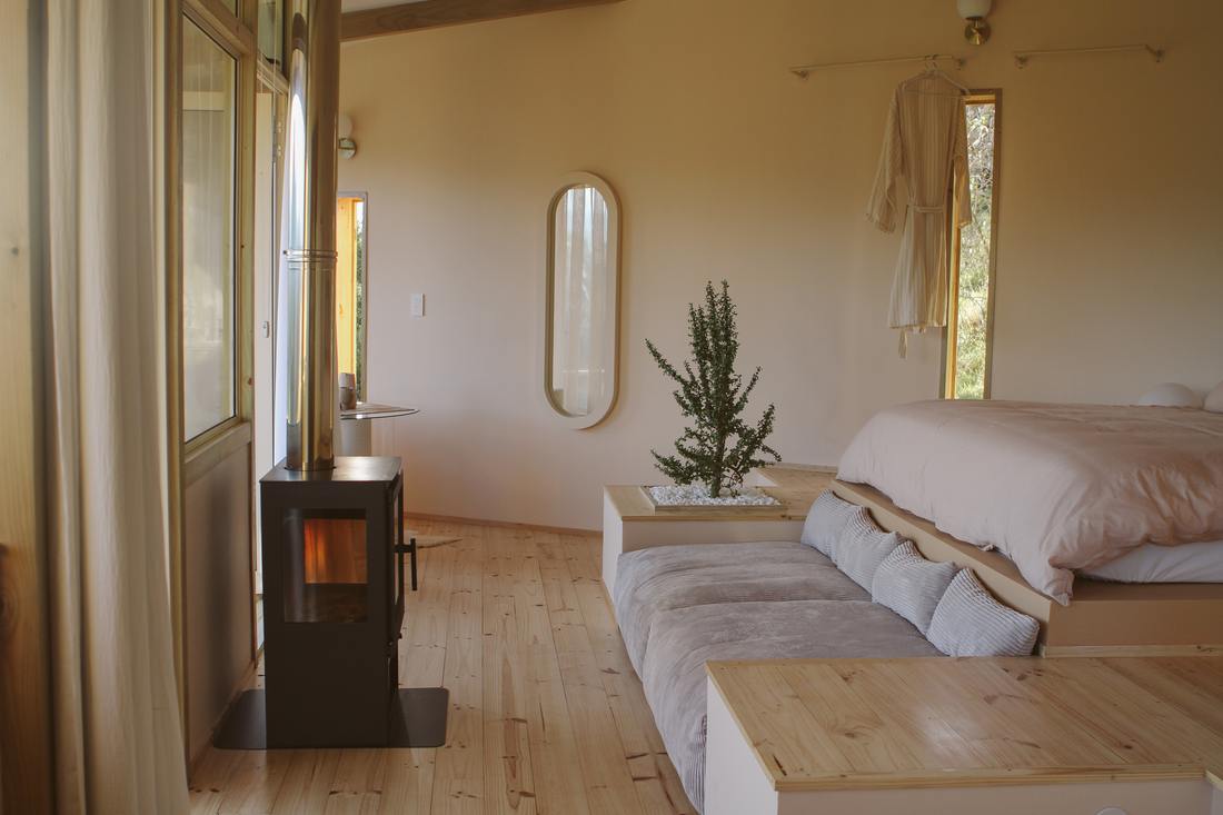 Fireplace, sunken lounge and bed platform
